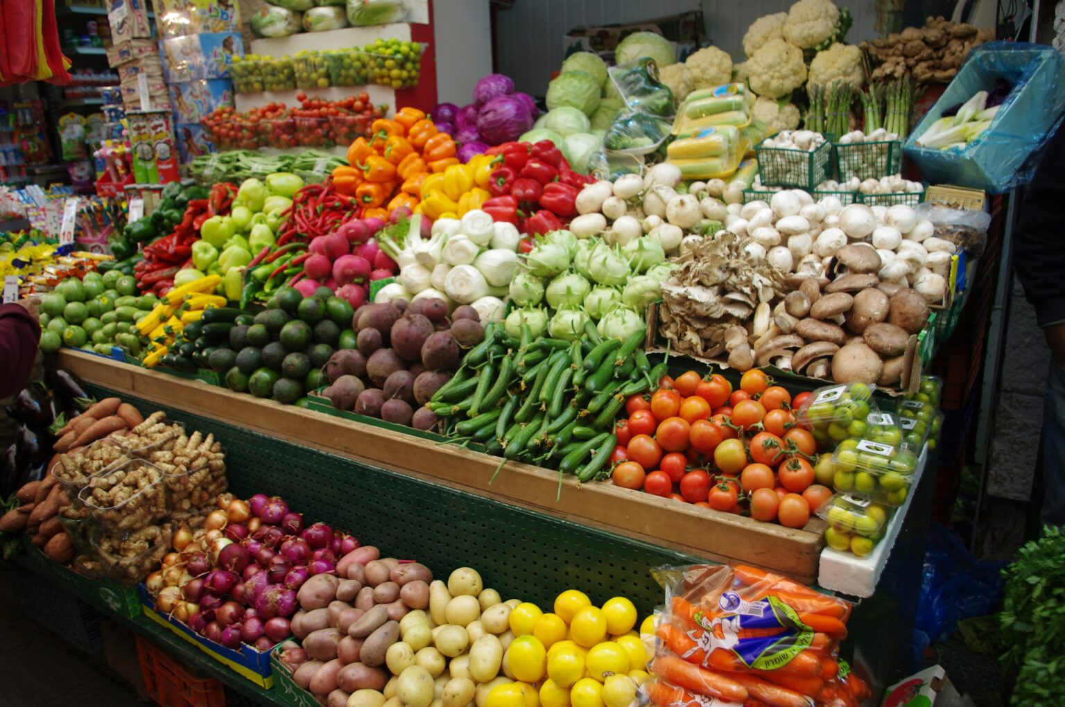 What Gives You Fresh Organic Produce Locally Grown at a Lower Price?